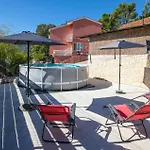 Amazing Apartment In Stasevica With Wifi 公寓