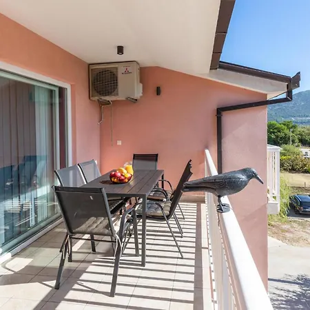 Apartment In With Wifi